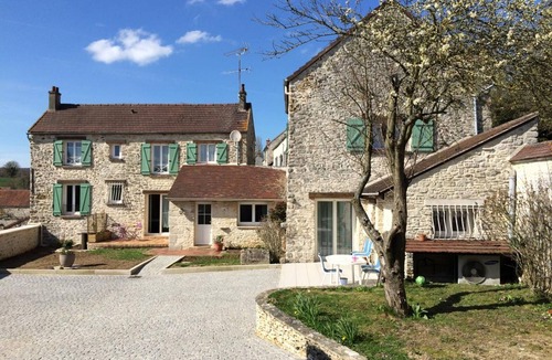 Montalet-le-Bois Cottage | Gite Montalet-le-Bois, 4 bedrooms, 10 persons