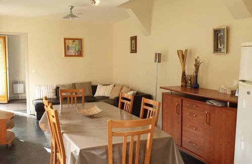 Nesles-la-Vallee Cottage | Gite Nesles-la-Vallée, 2 bedrooms, 4 persons