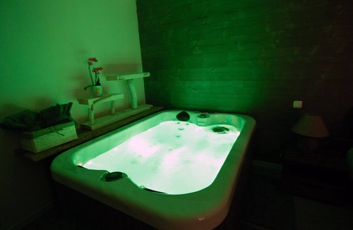 Montreuil-sur-Mer House | Gites 2 Personnes Avec Jacuzzi et Terrasse Privative. Tout Confort et au Calme