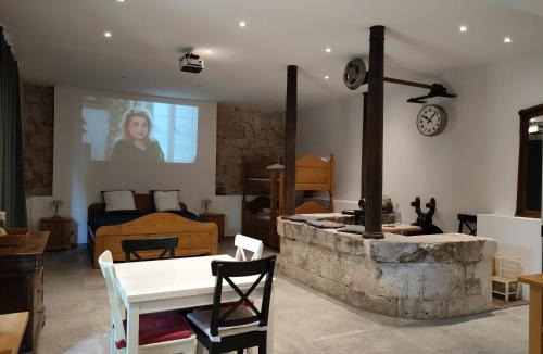 Meximieux House | Gites du Longevent Appartement du Moulin Pérouges