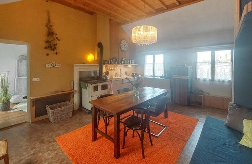 Besmont House | Gorgeous home in Besmont with Wi-Fi