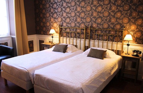 Bourbon-Lancy Hotel | Grand Hôtel de Bourbon-Lancy - Logis - Restaurant et Spa