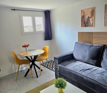 Epinay-sur-Seine Apartment | Grand studio cosy proche Paris