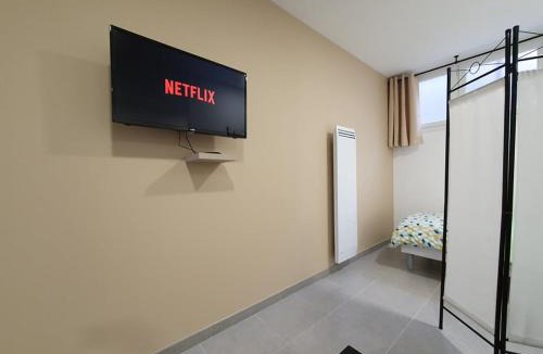 Gravelines Apartment | Grand studio Gravelines centre , 5 mn du cnpe et de la plage, absence de chambre privative