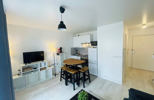 Villemomble Apartment | Grand Studio Le Bellevue Cosy