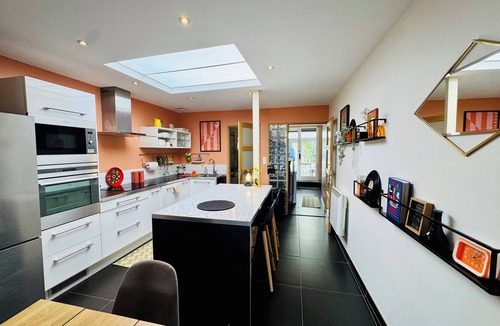 Hallennes-lez-Haubourdin House | Groovy House, 10min from Lille, with electronic dart board