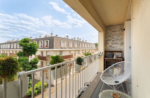 Chantilly Apartment | Guest House Saint-Laurent. 1BDR King size /1 BTHR /1 Terracen
