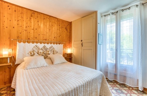 Saint-Pargoire Bed & Breakfast | Guest Room 'Petite Suite Douillette' with Balcony, Wi-Fi and Air Conditioning