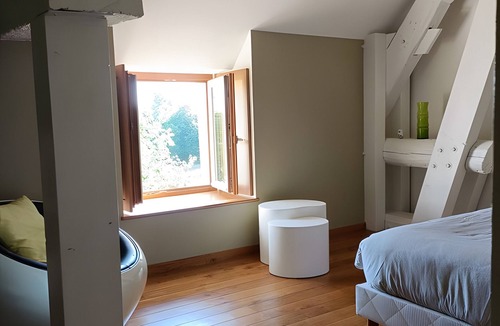 Beaumont-sur-Grosne Bed & Breakfast | Guest Room 'Tilleul' with Shared Pool, Shared Terrace and Wi-Fi