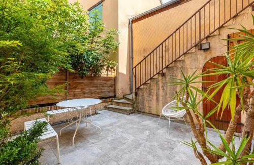 Centre House | GuestReady - Bright Haven with private courtyard