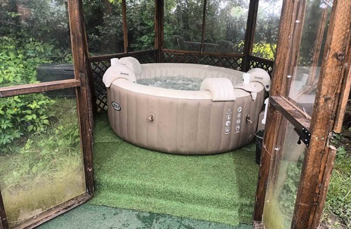 Moliens Bed & Breakfast | Hébergement médiéval dans un parc avec 600 variétés végétales, ferme pédagogique