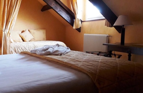 Germigny-l'Eveque Hotel | Hôtel Le Gonfalon