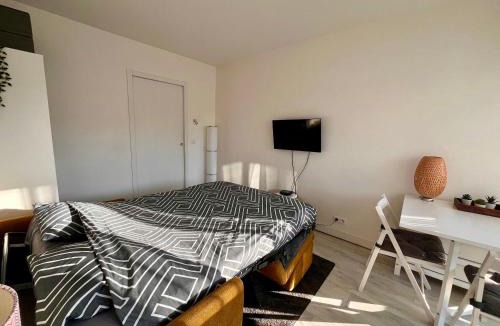 Le Chesnay Apartment | HanaHome 2 adultes parking privé business & tourisme