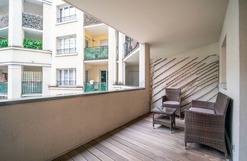 Faubourg de l'Arche Apartment | Havre de paix - Appt avec terrasse