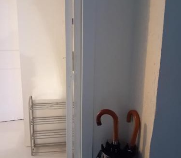 Beauvais Apartment | Heart of Beauvais Airport 15 min by bus, Studio