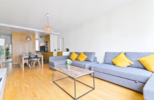 Quartier du Mail Apartment | Heart of Paris-2BR-8P-Musee du Louvre 4 Free Netflix