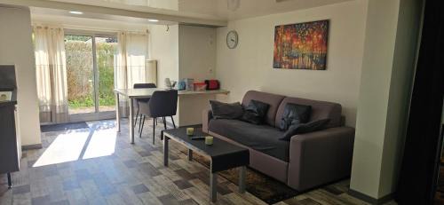 Paroisse Saint-Augustin-de-Chaux Apartment | hello dole