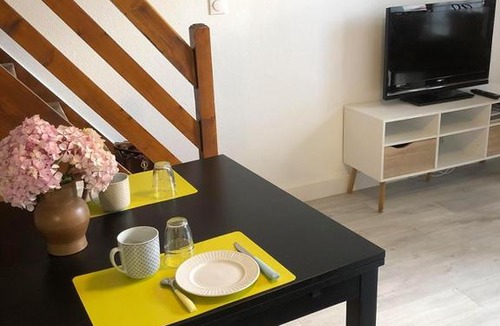 Courseulles-sur-Mer Apartment | HIBISCUS - Duplex - confort & calme à proximité plage & commerces