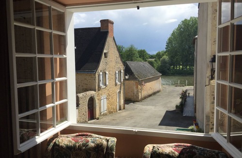 Avoise Cottage | Highly Rated, charming 14th century Toll House close to Solesmes and Sable