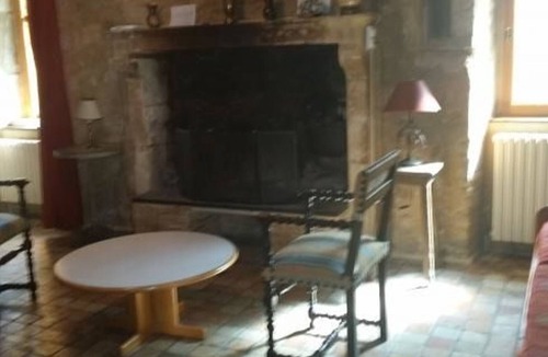 Crannes-en-Champagne Cottage | Historic 15th Century Home with Fireplace, Garden, and Modern Amenities