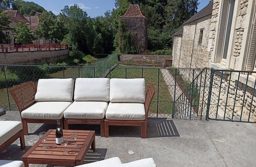 Montbard House | Historic house of character overlooking the river