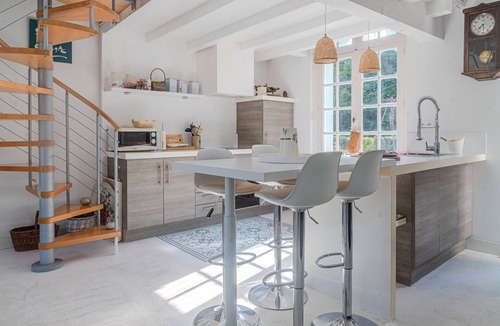 Jarnac House | Holiday Home 'Au Bord De La Charente' with Private Terrace and Private Garden