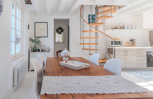 Jarnac House | Holiday Home 'Au Bord De La Charente' with Private Terrace and Private Garden