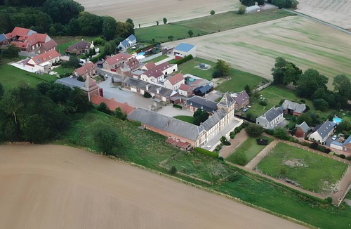 Sequehart House | Holiday Home 'Cour Des Miracles, Sequehart' with Private Terrace, Private Garden and Wi-Fi