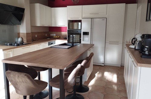 Huille House | Holiday Home 'Gîte Bleu Pour 14 Personnes' with Private Terrace and Wi-Fi