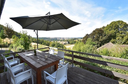 Cuzy House | Holiday Home in Luzy with Fenced Garden