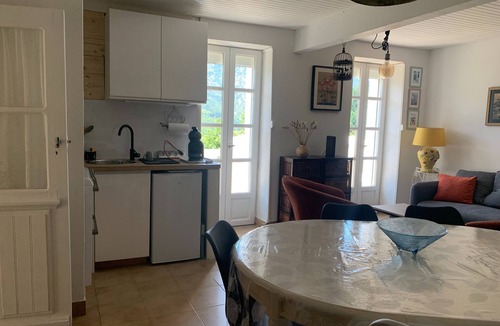 Castanet-le-Haut House | Holiday Home 'La Reguergue' with Mountain View, Private Terrace and Wi-Fi
