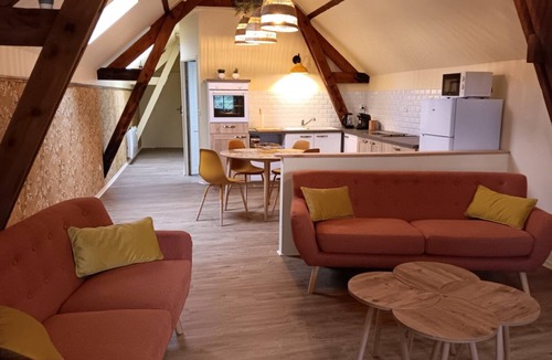 Franleu House | Holiday Home 'La Pause Picarde - Baie De' with Private Terrace, Shared Garden and Wi-Fi