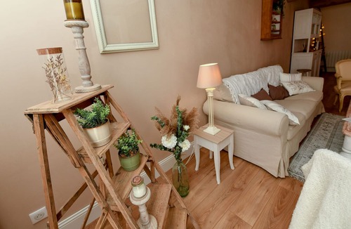 Verneuil House | Holiday Home 'Le Clos Des Voisins' with Private Terrace, Private Garden and Wi-Fi