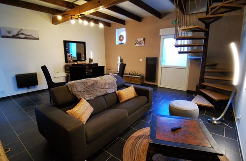 Villers-Pol House | Holiday Home 'Le Gai Lo Gite' with Private Garden and Wi-Fi