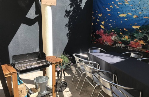 Boulogne-sur-Mer House | Holiday Home 'Maison Familiale Proche Mer' with Private Terrace and Wi-Fi