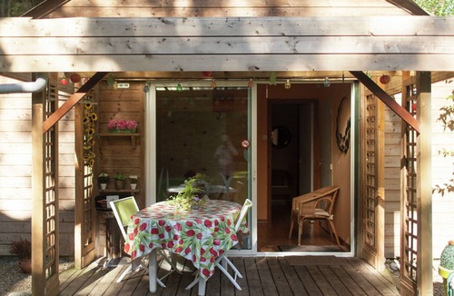Le Ponchel House | Holiday Home Vitz-sur-Authie Pond View