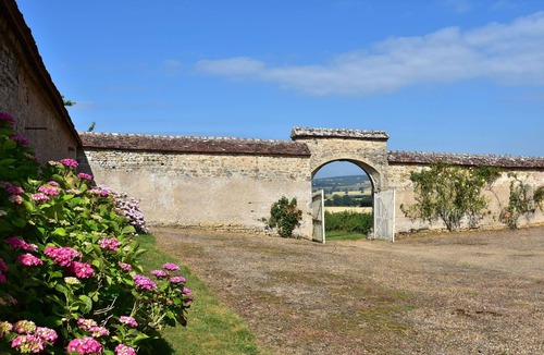 Moussy Villa | Holiday home with large garden in Moussy