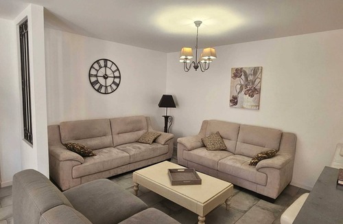 Sainte-Genevieve-les-Gasny House | Homerez - House near Monet's gardens.