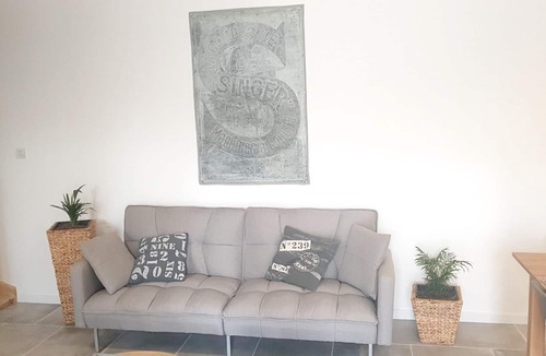 Sainte-Genevieve-les-Gasny Apartment | Homerez - Apartement for 3 ppl. with garden at Sainte-Geneviève-lès-Gasny
