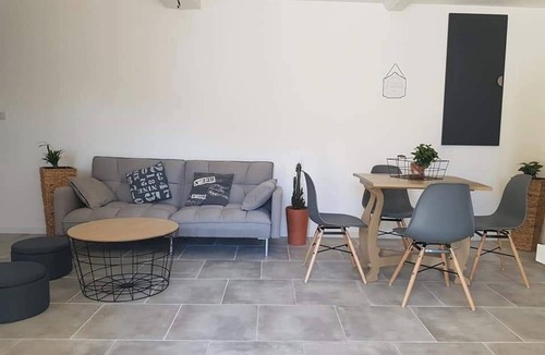 Sainte-Genevieve-les-Gasny Apartment | Homerez - Apt. Sainte-Geneviève-lès-Gasny