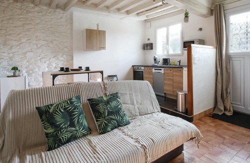 Pierrefonds House | Homerez - Amazing house for 4 ppl. at Pierrefonds