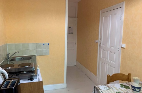 Neris-les-Bains Apartment | Homerez - Apt. Néris-les-Bains