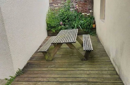 Cote Est Soquence House | Homerez - Charming cottage in Le Havre with terrace and garden - 30 m²