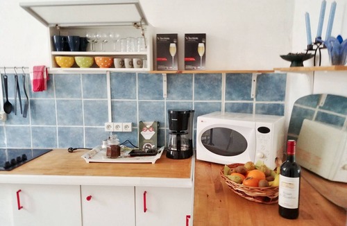 Montreuil House | Homerez - Comfortable house in Montreuil with a fenced garden