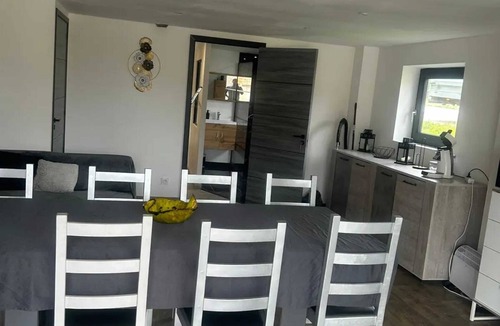 Curgy Apartment | Homerez - Cozy apartment in Curgy with terrace 60 m²