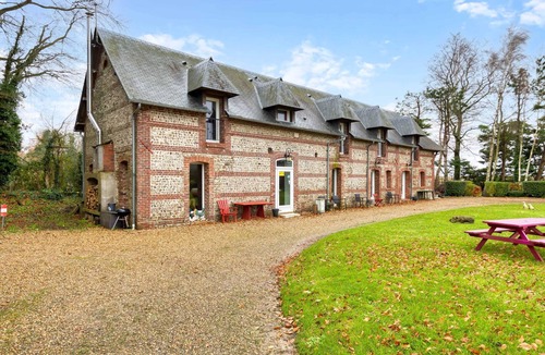 Saint-Leonard House | Homerez - Cozy House in Saint-Léonard, garden