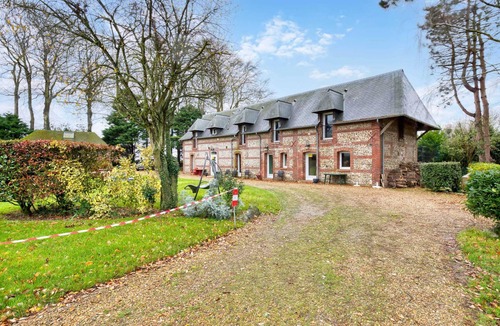 Saint-Leonard House | Homerez - Cozy House in Saint-Léonard, garden