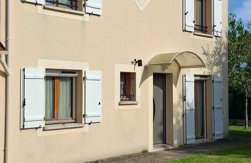 Le Mee-sur-Seine House | Homerez - Home in Le Mée-sur-Seine