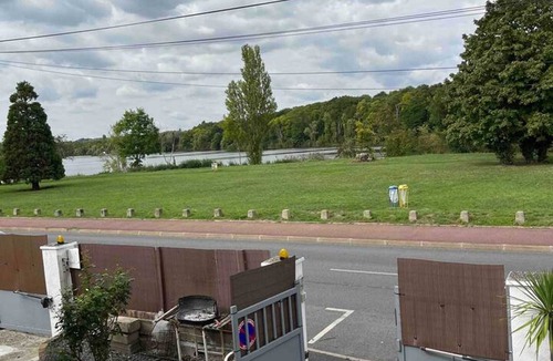 Vigneux-sur-Seine House | Homerez - House in Vigneux-sur-Seine