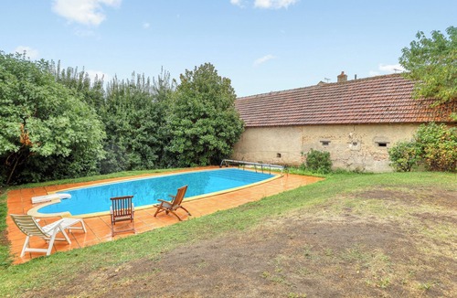 Lucenay-les-Aix Villa | Homerez - Villa in Lucenay-lès-Aix